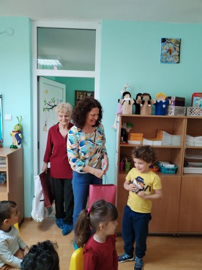 г-жа Виолета Калайджиева, прокурор в Окръжна прокуратура – Сливен на гости във 2Б група "Патиланци" - ДГ Божур - Сливен