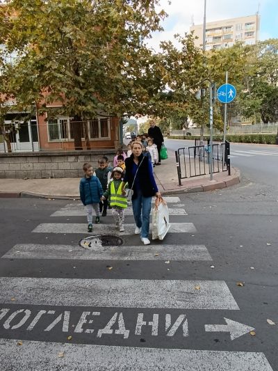 "Спазвам правилата за безопасно придвижване" - ДГ Божур - Сливен