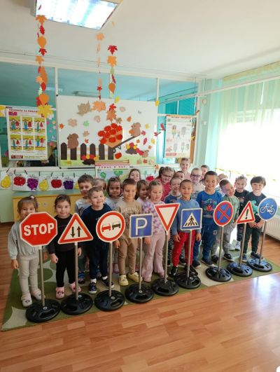 Тематичен ден по БДП  - ДГ Божур - Сливен
