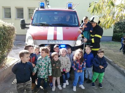 1 група Нашите гости от Районна служба "Пожарна безопасност и защита на населението" - гр. Сливен - ДГ Божур - Сливен