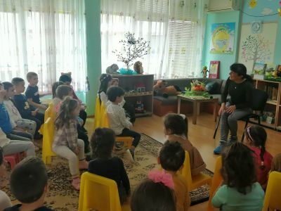 Детската поетеса Цвета Брестничка гост в група "Патиланци" - ДГ Божур - Сливен