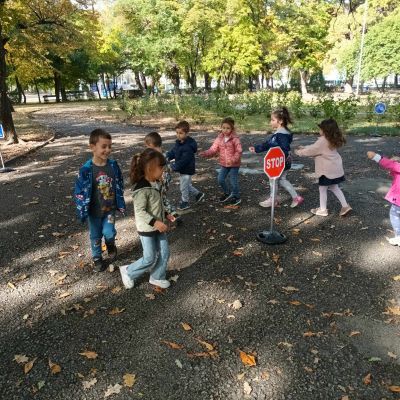 2Б група "Патиланци" - Отбелязване на Европейската седмица на мобилността в парка - ДГ Божур - Сливен